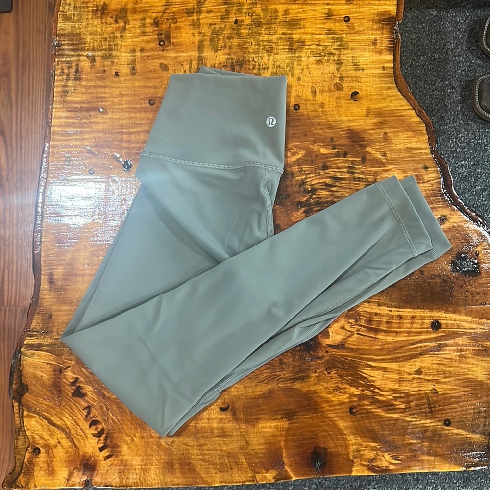 Lululemon wunder under high rise leggings size 4